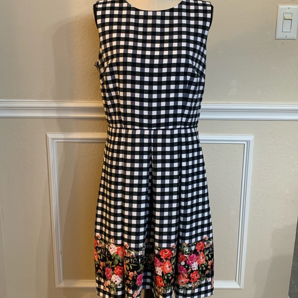 R&K Sleeveless Black/White Checkered Dress w/floral design near hem.